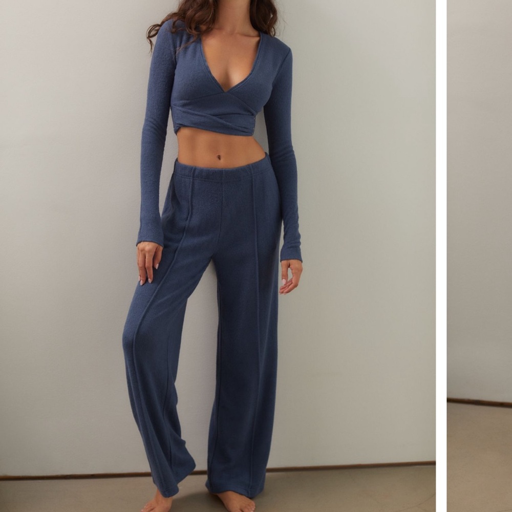 NWOT UO Out From Under Edith Fleece Wrap Top and Straight Lounge Pant Size M/L - Picture 4 of 6